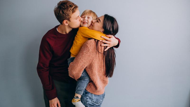 De Dos A Tres: Navegando Las Aguas De La Paternidad
